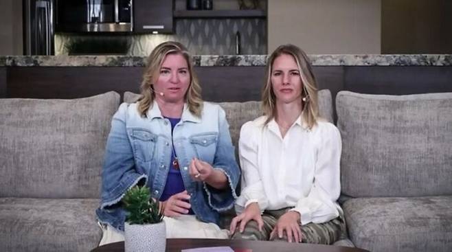 루비 프랭크(오른쪽)와 조디 힐데브란트.