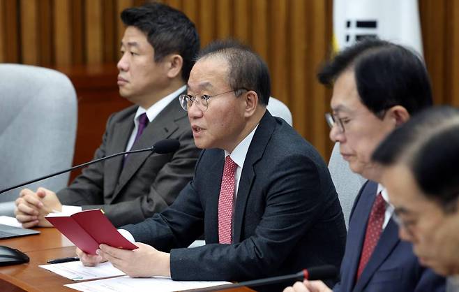 윤재옥 국민의힘 당 대표 권한대행 겸 원내대표가 22일 오전 서울 여의도 국회에서 열린 원내대책회의에서 발언을 하고 있다. 2023.12.22. /사진=뉴시스