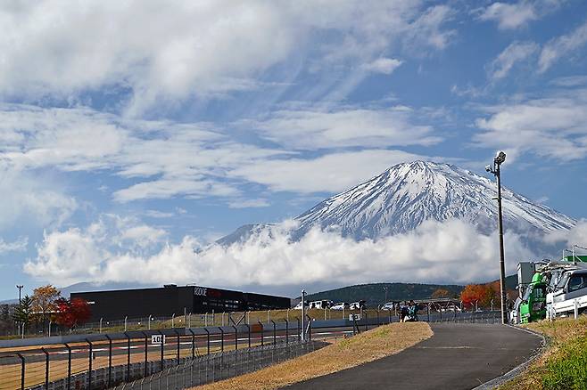 후지 스피드웨이는 후지산을 배경으로 다양한 모터스포츠 이벤트를 개최하고 있다. 김학수 기자