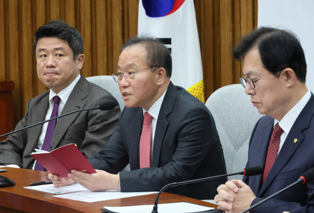 윤재옥 국민의힘 당 대표 권한대행이 22일 국회에서 열린 원내대책회의에서 발언하고 있다. ⓒ연합뉴스