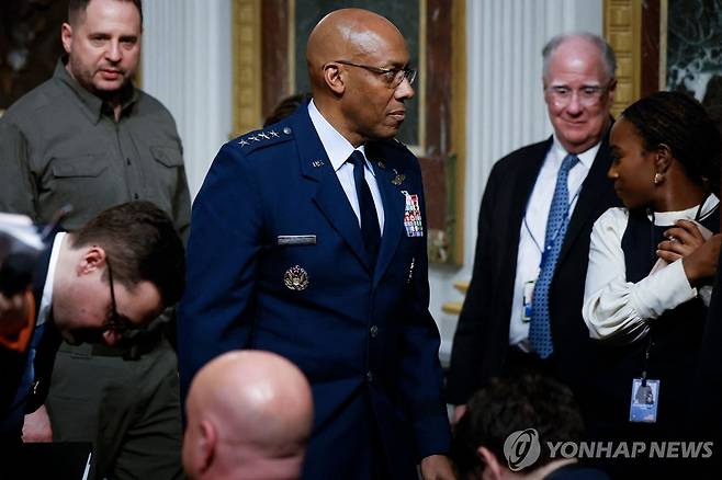 브라운 미 합참의장(가운데) [AFP 연합뉴스 자료사진. 재판매 및 DB 금지]