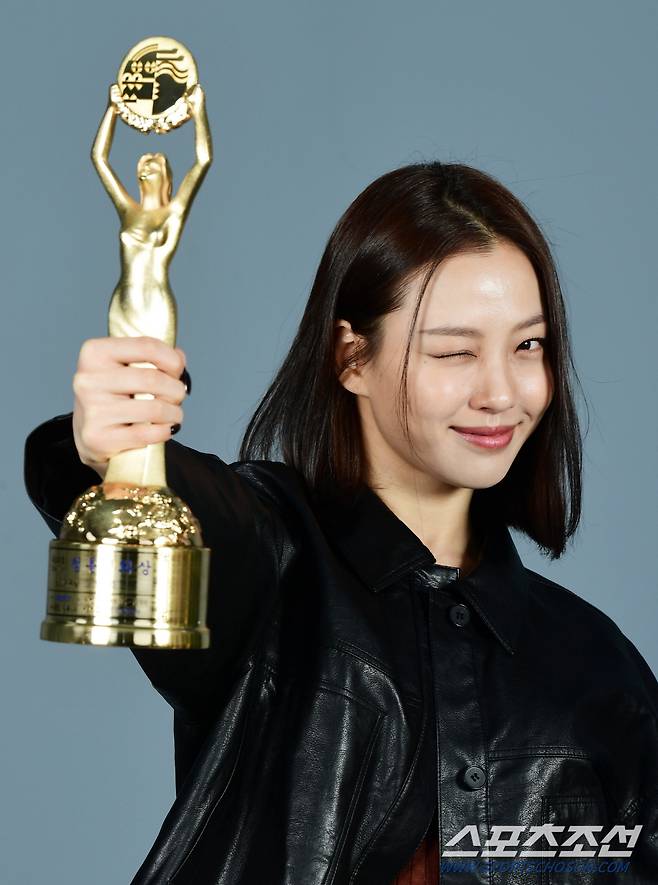 배우 고민시가 본지와 인터뷰에 앞서 포즈를 취했다. 고민시는 제44회 청룡영화상 신인여우상을 수상했다. 목동=송정헌 기자songs@sportschosun.com/2023.12.05/