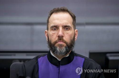 연방대법원 결정에 따라 내년 대선 이전에 사건을 종결지으려 했던 특검측 계획이 타격을 받게 됐다. 사진은 스미스 특검. [사진출처 = 연합뉴스]