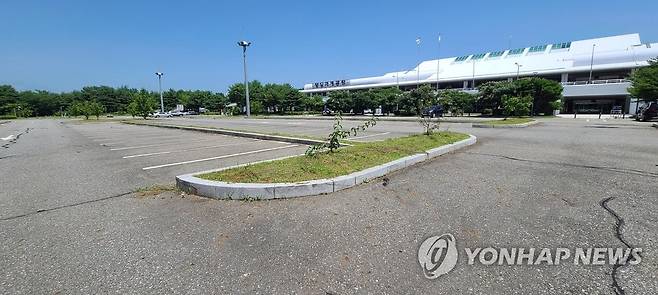 텅빈 양양 공항 주차장 [연합뉴스 자료사진]