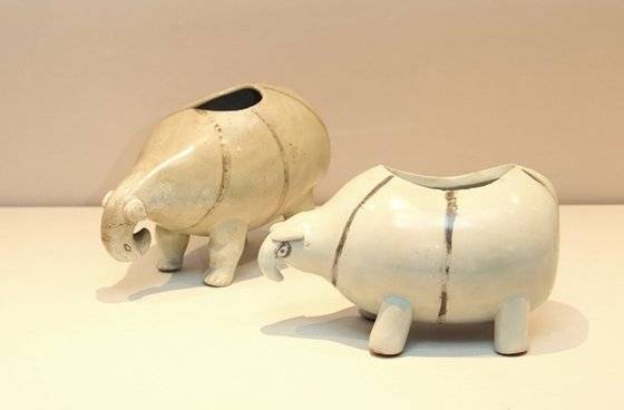 조선 전기 제작된 백자 철화문 상준. 상준(象樽)은 코끼리 형상을 본 떠 만든 제례용기다. 몸통 윗부분에 원형 입구를 만들어 제사용 음식을 담는다.