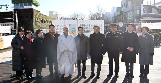 ▲ ‘2024강원동계청소년올림픽 성공과 기후위기 극복을 위한 친환경 문화제’의 강릉 캠페인이 지난 22일 강릉 월화거리에서 개최됐다. 서영