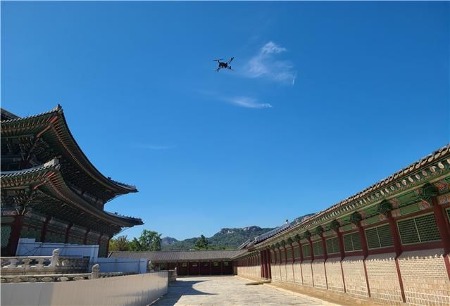 [서울=뉴시스] 경복궁 드론 예찰 활동 (사진=문화재청 제공) 2023.12.26 photo@newsis.com *재판매 및 DB 금지