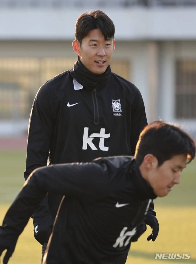 손흥민(위)과 이강인. /사진=뉴시스