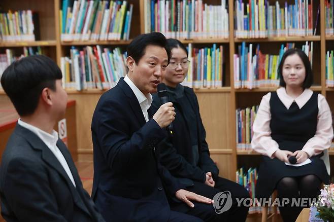 오세훈 서울시장, 서울런 학생들에게 격려 인사 [연합뉴스 자료사진]
