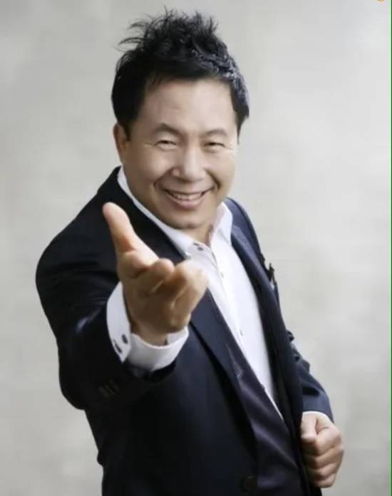 이진관은 '원 히트 원더' 가수를 인정하지 않는다. 그가 97년 발표한 '오늘처럼'은 '인생은 미완성' 만큼은 아니더라도 꽤 인기를 모았던 곡이기 때문이다. /이진관