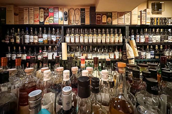 도쿄 긴자에 위치한 몰트 바. 여러 종류의 스카치위스키 모습. /김지호 기자