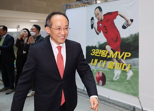 추경호 경제부총리 겸 기획재정부 장관이 28일 오후 세종시 정부세종청사에서 열린 이임식에 입장하고 있다. 2023.12.28 연합뉴스