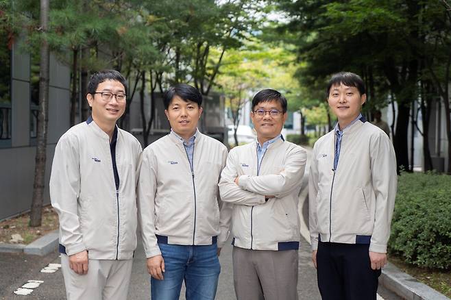 왼쪽부터 김봉수·강성원 책임연구원, 김경식 팀장, 조성민 책임연구원. 산업기술진흥협회