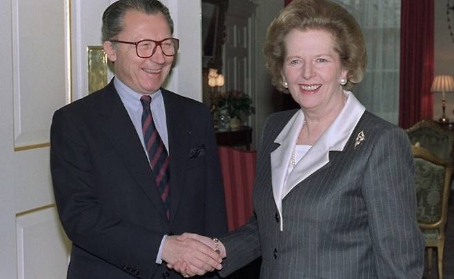 자크 들로르 전 EU 집행위원장(왼쪽)과 마거릿 대처 전 영국 총리. 겉으론 웃고 있으나 두 사람은 사사건건 충돌했다. 게티이미지 제공