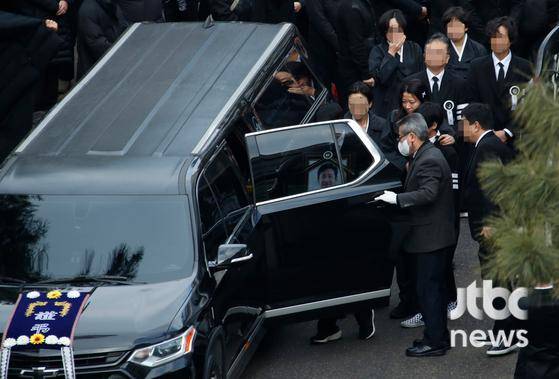 故이선균의 발인이 29일 오전 서울 연건동 서울대학교병원 장례식장에서 엄수됐다. 〈사진=사진공동취재단〉