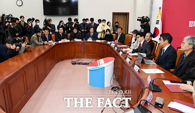 국민의힘 제1차 비상대책위원회의.