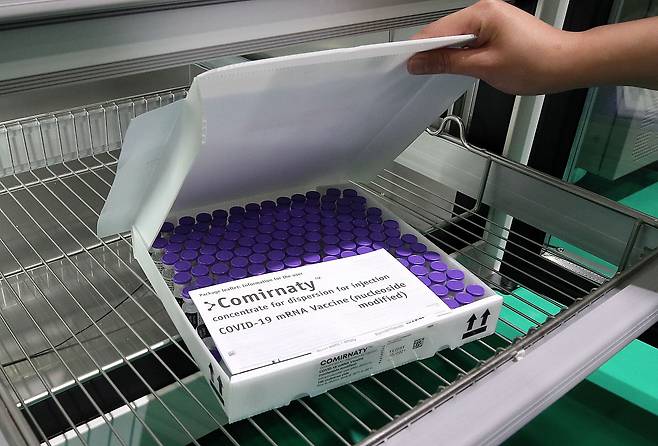 광주 북구 예방접종센터. 보건소 직원의 실수로 상온에 방치되어 폐기된 화이자백신. 약 1000여명이 맞을수 있는 양이다./김영근 기자