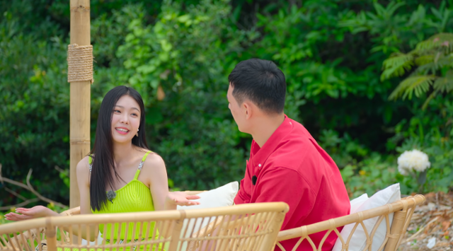 형광색 의상을 소화한 '솔로지옥' 시즌3 조민지는 지옥도를 찾은 순간부터 강렬한 인상을 남기는데 성공했다. 넷플릭스 캡처