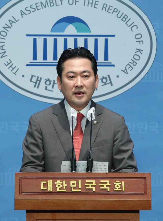 장동혁 국민의힘 의원이 지난 5월 서울 여의도 국회 소통관에서 브리핑을 하고 있다. 뉴스1