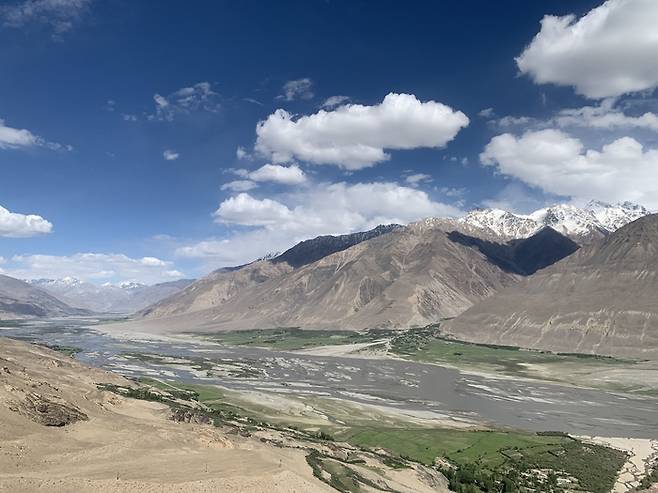 타지키스탄 얌춘 요새에서 내려다본 와칸밸리 풍경