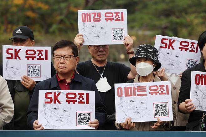 지난해 10월 26일 오후 서울 서초구 서울고등법원 앞에서 가습기 살균제 참사 가해 기업 유죄 선고를 호소하는 피해자ㆍ시민사회단체 기자회견이 열렸다. | 연합뉴스