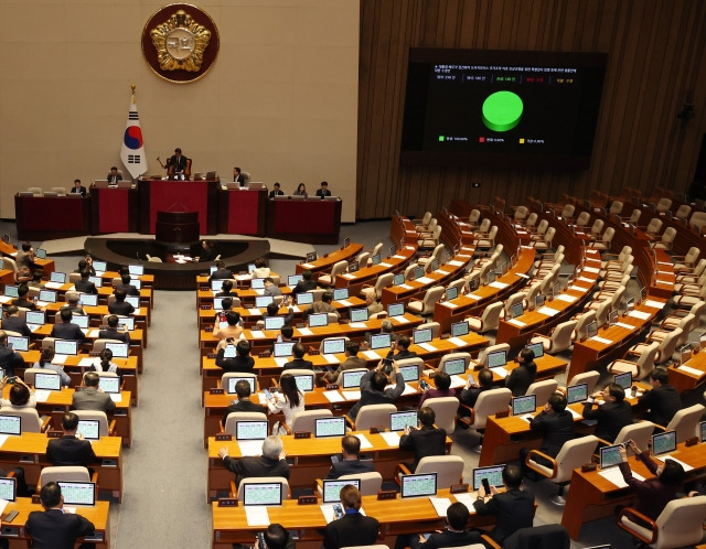 지난 28일 국회에서 열린 제411회국회(임시회) 제3차 본회의에서 대통령 부인 김건희 여사의 도이치모터스 주가조작 의혹 진상규명을 위한 특별검사 임명 등에 관한 법률안에 대한 수정안이 재적 298인, 재석 180인, 찬성 180인으로 가결됐다. 뉴시스