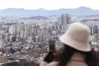 서울 남산에서 본 아파트 [연합]