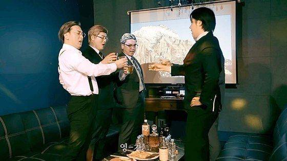 권혁수, 황제성, 곽범 등이 영화 '내부자들'의 이경영을 패러디하고 있다.[사진=유튜브@권혁수 감성]
