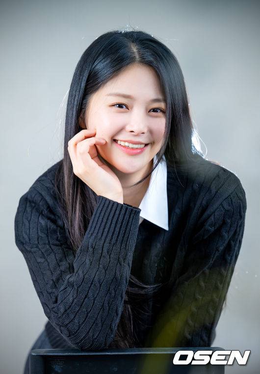 [OSEN=민경훈 기자] 배우 박지원이 26일 오전 서울 합정동 OSEN에서 KBS 2TV 드라마 '혼례대첩' 종영 인터뷰를 가졌다.배우 박지원이 카메라 앞에서 포즈를 취하고 있다. 2023.12.26 / rumi@osen.co.kr