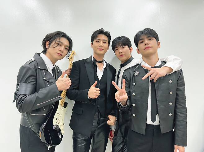 사진=왼쪽부터 성진, 영케이, 원필, 도운/데이식스 공식 계정