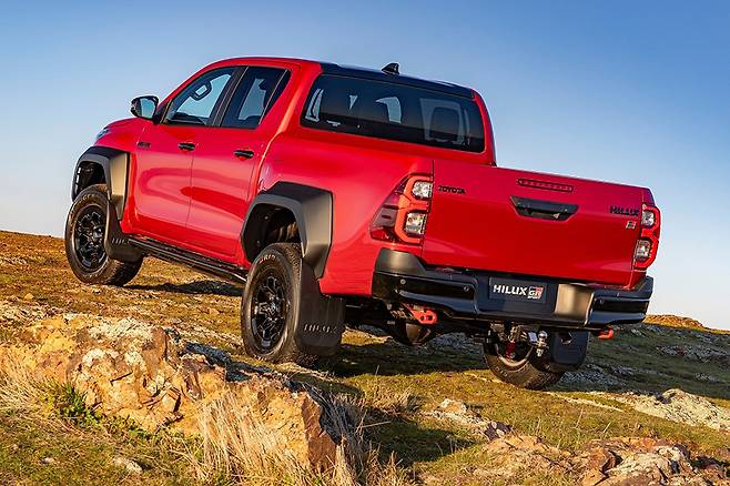 토요타 하이럭스 GR 스포츠