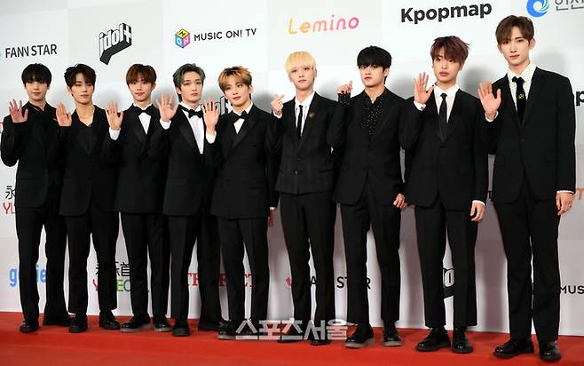 싸이커스가 10일 인천 남동체육관에서 열린 ‘2023 더팩트 뮤직 어워즈’ 레드카펫 행사에서 포즈를 취하고 있다. 최승섭기자 thunder@sportsseoul.com