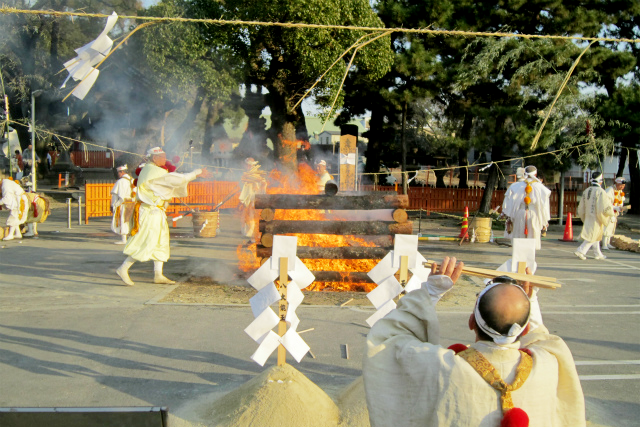 하츠모데 명소 1위 오사카 스미요시 신사에서 새해에 여는 의식.(사진출처=스미요시 신사)