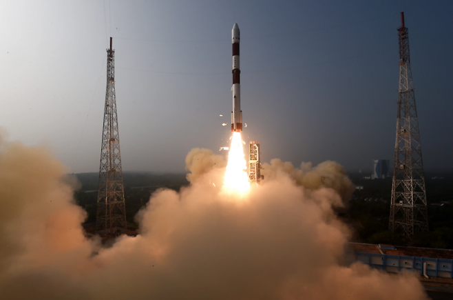 인도가 세계 두 번째로 블랙홀 탐사 위성을 발사하는 데 성공했다. ISRO 제공