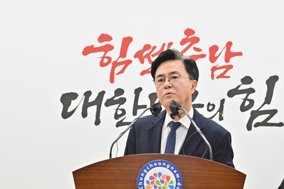 김태흠 충남지사가 2일 충남도청에서 열린 기자회견에서 민주당 이재명 대표 피습 사건에 대해 심경을 말하고 있다. [사진 충남도]