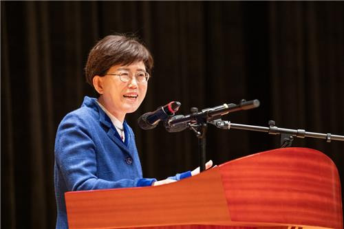 최연혜 한국가스공사 사장이 2일 대구 동구 한국가스공사 본사에서 열린 2024년 시무식에서 신년사를 하고 있다. [연합]