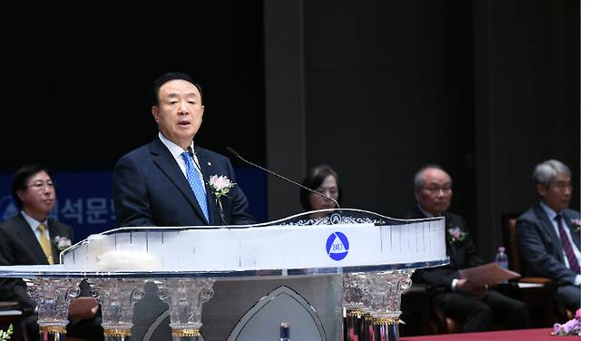 예장백석총회 장종현 대표 총회장은 신년 감사예배에서 "소외된 이웃을 돌보는 백석인이 되자"고 당부했다.