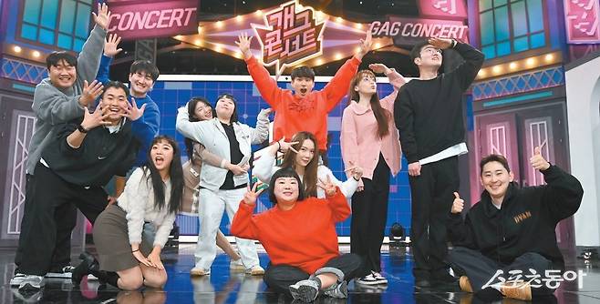 KBS 33기 공채개그맨인 오정율, 장현욱, 오민우, 채효령, 이수경, 김시우, 나현영, 최기문, 남현승, 임선양, 서아름, 
임슬기(왼쪽 위부터 시계방향으로)가 서울시 영등포구 KBS 신관 공개홀에서 코믹한 포즈를 취하고 있다. 김종원 기자 
won@donga.com