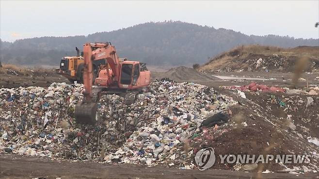 제주시 봉개동 쓰레기 매립장 전경(2016년) [연합뉴스 TV 제공]