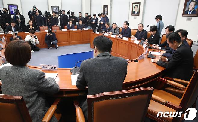 홍익표 더불어민주당 원내대표가 3일 오전 서울 여의도 국회에서 열린 최고위원회의에서 발언을 하고 있다. 이날 최고위원회의는 전날 피습으로 서울대학교 병원에서 회복중인 이재명 대표의 자리가 비어있다. 2024.1.3/뉴스1 ⓒ News1 임세영 기자