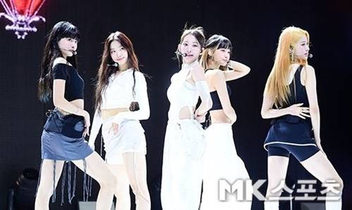 김채원이 속한 르세라핌은 2022년 ‘ANTIFRAGILE’와 지난해 ‘UNFORGIVEN’으로 빌보드 200에 안착했다. 사진 = 김영구 기자