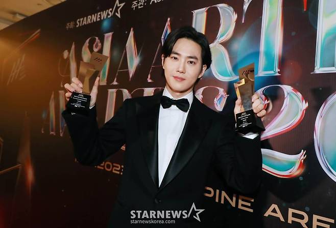 배우 수호가 14일 필리핀 아레나에서 열린 '2023 아시아 아티스트 어워즈 인 필리핀'(2023 Asia Artist Awards IN THE PHILIPPINES, 이하 '2023 AAA')에서 AAA 이모티브, 베스트 액팅 퍼포먼스 상을 수상한 뒤 포즈를 취하고 있다.  '2023 AAA'는 스타뉴스가 주최하고 Asia Artist Awards 조직위원회, TONZ 엔터테인먼트, PULP Live World가 공동 주관한다. 그룹 아이브(IVE) 장원영, 가수 강다니엘, 그룹 제로베이스원 성한빈이 MC를 맡았다. 2023.12.14 /사진=이동훈