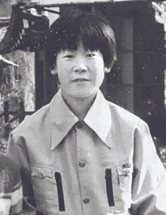 김의겸 더불어민주당 의원은 3일 자신의 페이스북에 이재명 대표의 소년공 시절 사진을 올리고 "고비고비를 넘으며 이재명은 강하고 날카롭게 벼려지고 있다"고 썼다. 사진 페이스북 캡처