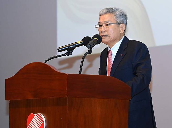 김동철 한국전력 사장이 지난 2일 전남 나주 한국전력 본사에서 열린 2024년 시무식에서 신년사를 발표하고 있다. 연합뉴스