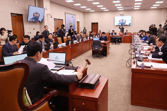 지난달 14일 국회에서 산업통상자원중소벤처기업위원회 전체회의가 열리고 있다. 연합뉴스