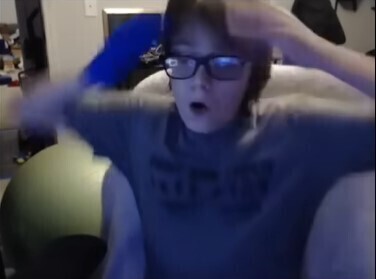 13세 소년 윌리스 깁슨이 자신의 유튜브 계정에 2일(현지시각) 올린 영상에서 테트리스 게임 끝판을 깨고 놀라고 있다. 윌리스 깁슨 유튜브 채널 캡처