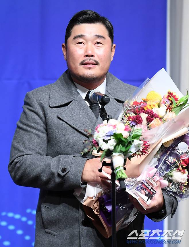 2023 일구상 시상식이 8일 서울 강남구 리베라호텔에서 열렸다. 프로 지도자상을 수상한 이호준 LG 트윈스 타격코치가 수상소감을 말하고 있다. 강남=박재만 기자 pjm@sportschosun.com/2023.12.08/