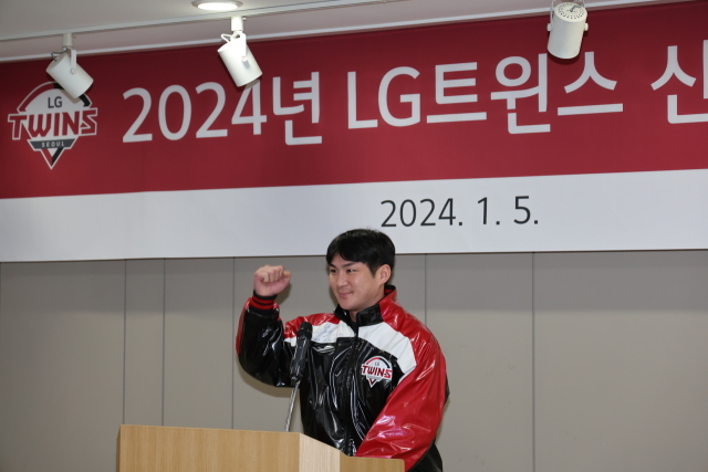 LG 주장 오지환이 5일 ‘2024년 LG 트윈스 신년 인사회’에서 각오를 전하고 있다./LG 트윈스
