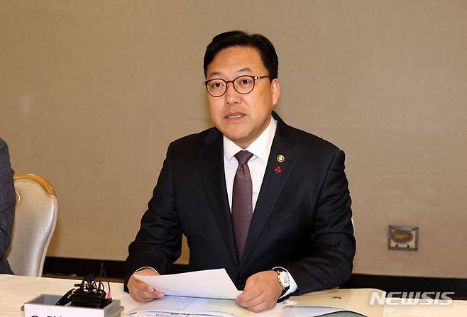 [서울=뉴시스] 배훈식 기자 = 김병환 기획재정부 1차관이 5일 오전 서울 종로구 정부서울청사에서 열린 제36차 비상경제차관회의 겸 제7차 물가관계차관회의에 참석해 발언하고 있다. 2024.01.05. dahora83@newsis.com