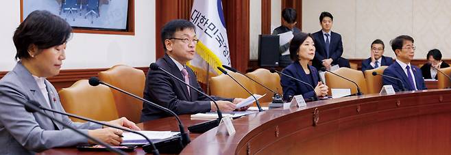 최상목 부총리 겸 기획재정부 장관이 2023년 12월29일 서울 종로구 정부서울청사에서 열린 비상경제장관회의에 참석해 발언하고 있다. ⓒ연합뉴스